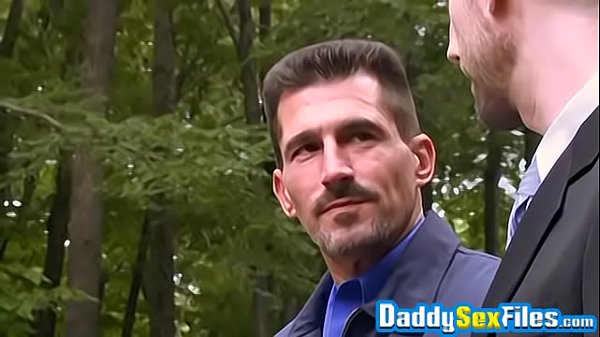 Mature hunk seduces younger gay and analfucks him outdoors